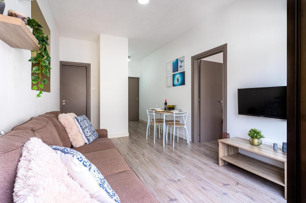 Eleni'S 1-Br Apt In Larnaca Center Extérieur photo